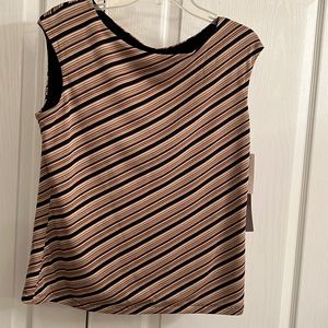 Sleeveless pull over blouse